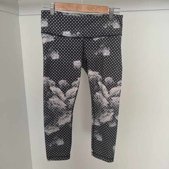 Lululemon athletica Dottie rose black white crop leggings 8 - Picture 1 of 4